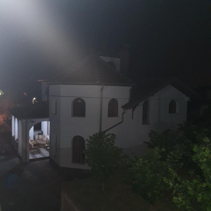 Knez Apartmani Senje المظهر الخارجي الصورة