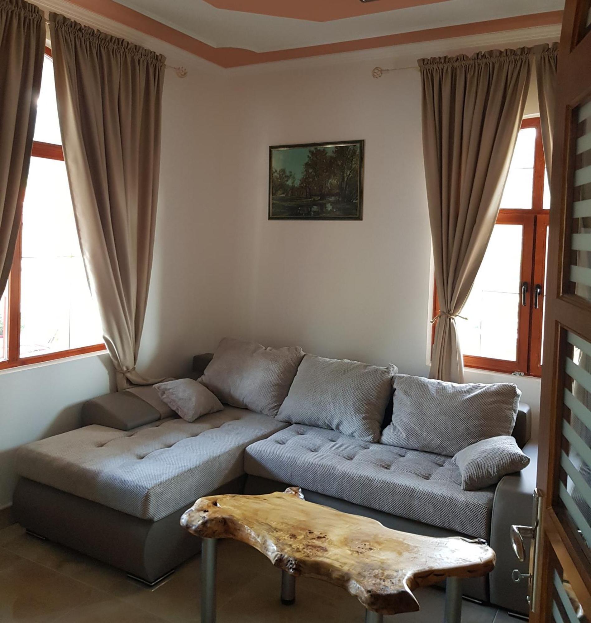 Knez Apartmani Senje الغرفة الصورة
